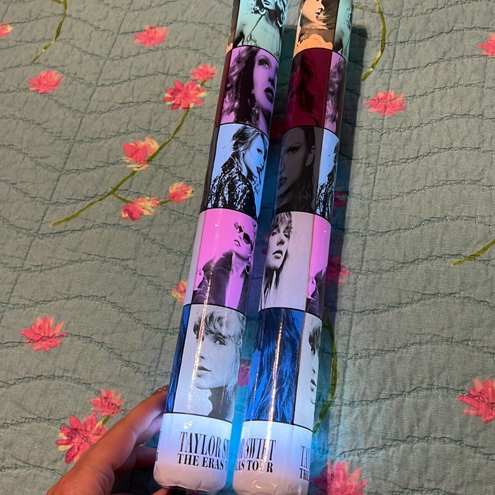 Taylor swift glow sticks